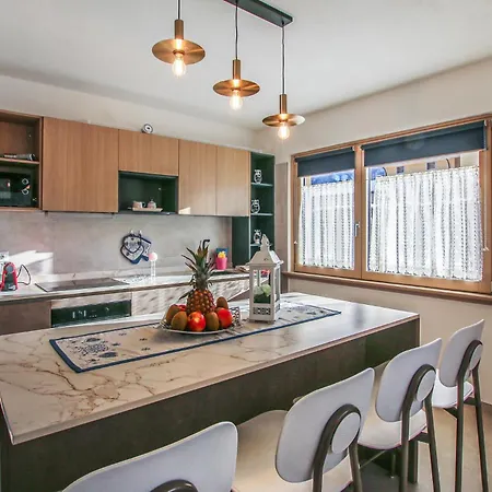 Holiday home Awesome In Santina With Wifi *